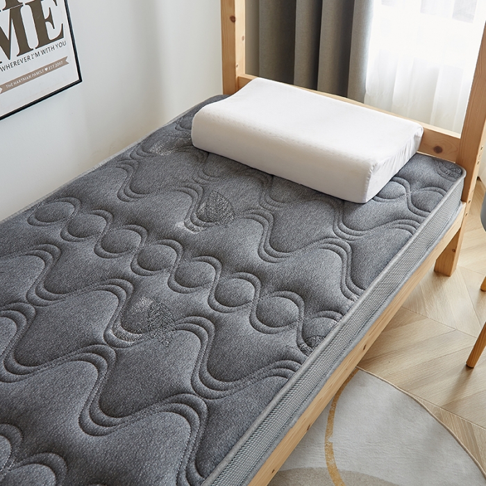 91家纺网 家纺一手货源 找家纺 优莱床垫 2024新款牛奶绒学生床垫 如意叶灰