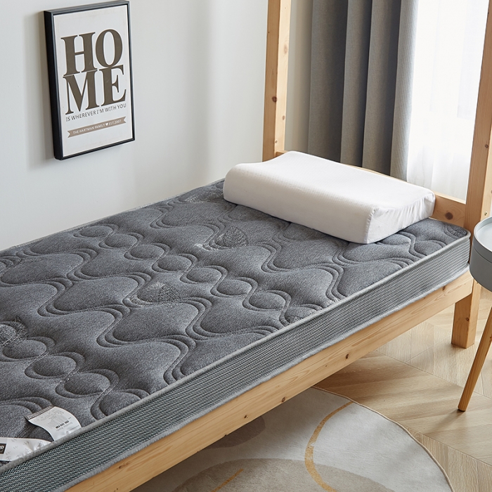 91家纺网 家纺一手货源 找家纺 优莱床垫 2024新款牛奶绒学生床垫 如意叶灰