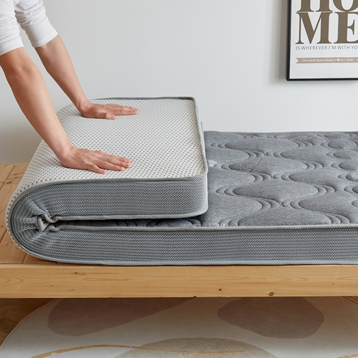 91家纺网 家纺一手货源 找家纺 优莱床垫 2024新款牛奶绒学生床垫 如意叶灰