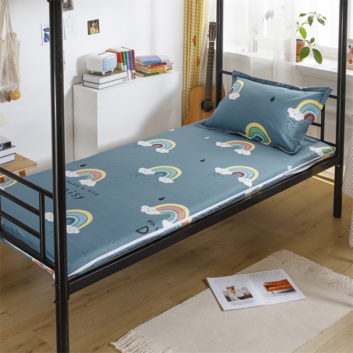 91家纺网 家纺一手货源 找家纺 凌云家纺 2025新款全棉学生全包床笠三件套 雨后彩虹蓝