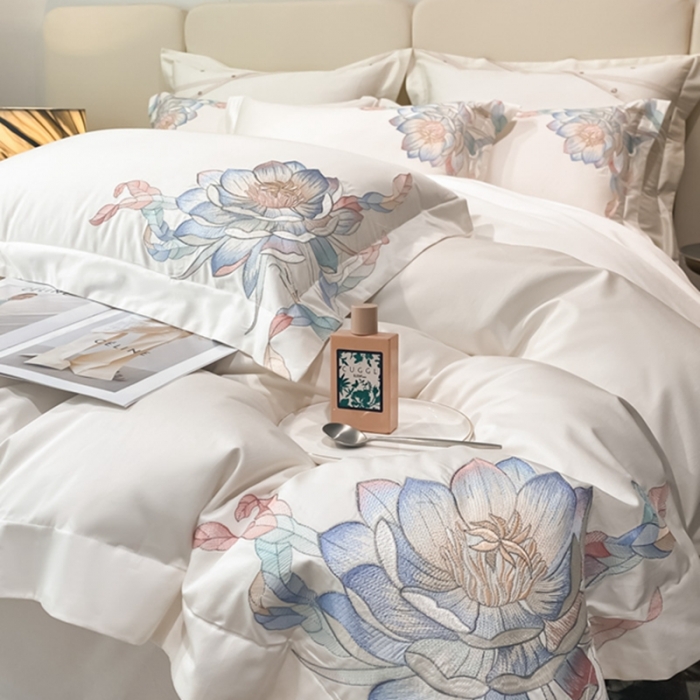 91家纺网 家纺一手货源 找家纺 魅都新100阿克苏长绒棉刺绣四件套荷塘月色椰奶白