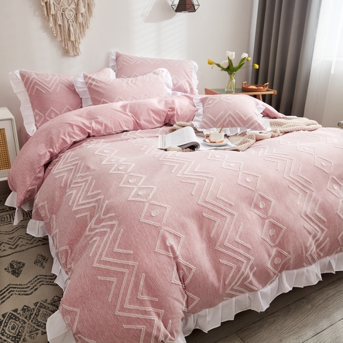 91家纺网 家纺一手货源 找家纺 啊雅家居2025新款韩版肌理纹立体剪花花边四件套 肮理粉