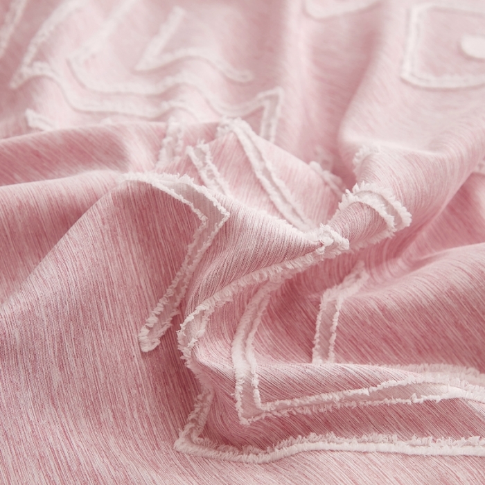 91家纺网 家纺一手货源 找家纺 啊雅家居2025新款韩版肌理纹立体剪花花边四件套 肮理粉