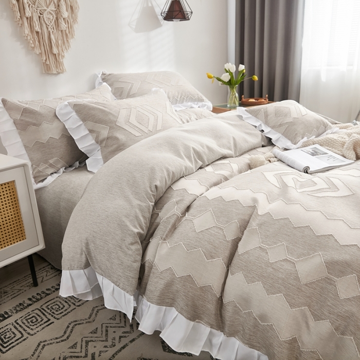 91家纺网 家纺一手货源 找家纺 啊雅家居2025新款韩版肌理纹立体剪花花边四件套 肌理咖