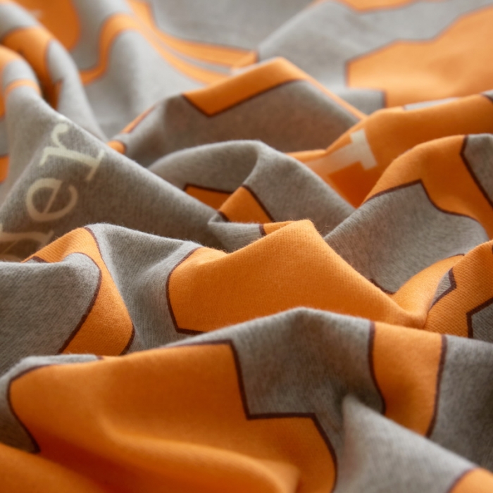 91家纺网 家纺一手货源 找家纺 金纱玉纺 2022新款印花加厚磨毛四件套 迈凯伦-桔