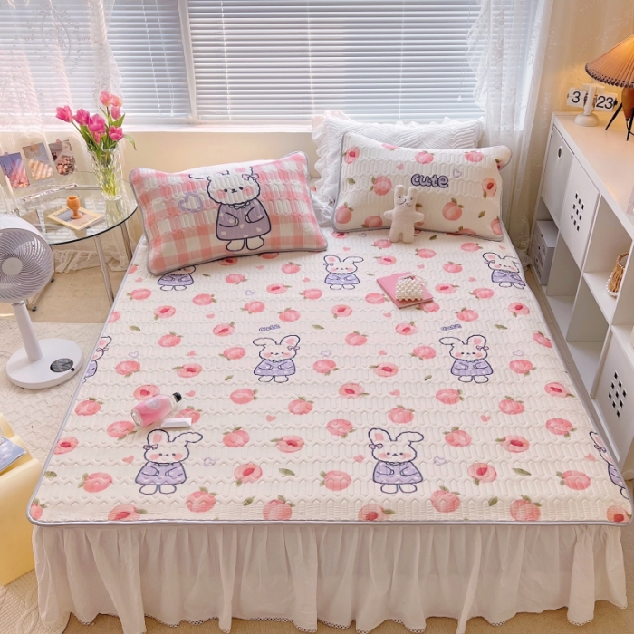 91家纺网 家纺一手货源 找家纺 顾里家纺 2022新款韩系ins印花凉感软席凉席-场景一 兔子蜜桃