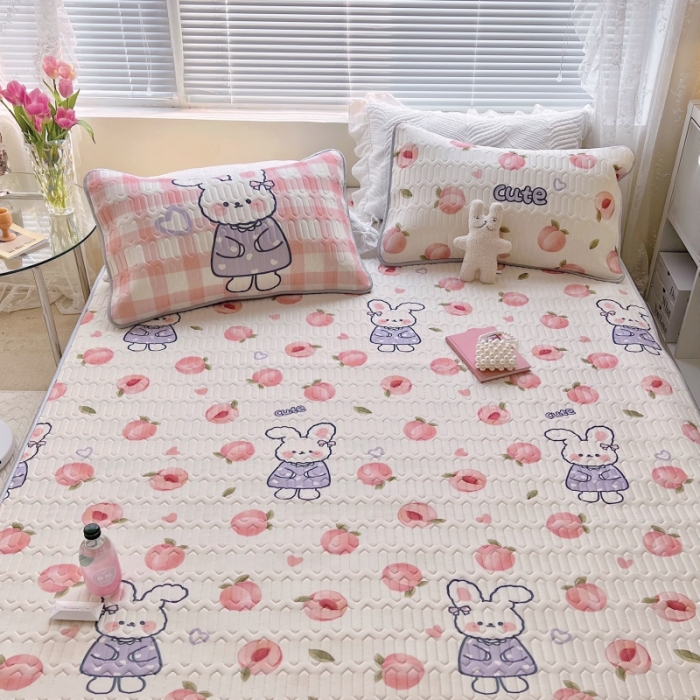 91家纺网 家纺一手货源 找家纺 顾里家纺 2022新款韩系ins印花凉感软席凉席-场景一 兔子蜜桃