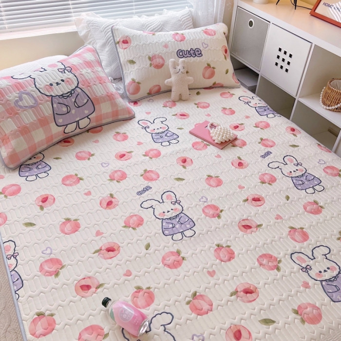 91家纺网 家纺一手货源 找家纺 顾里家纺 2022新款韩系ins印花凉感软席凉席-场景一 兔子蜜桃