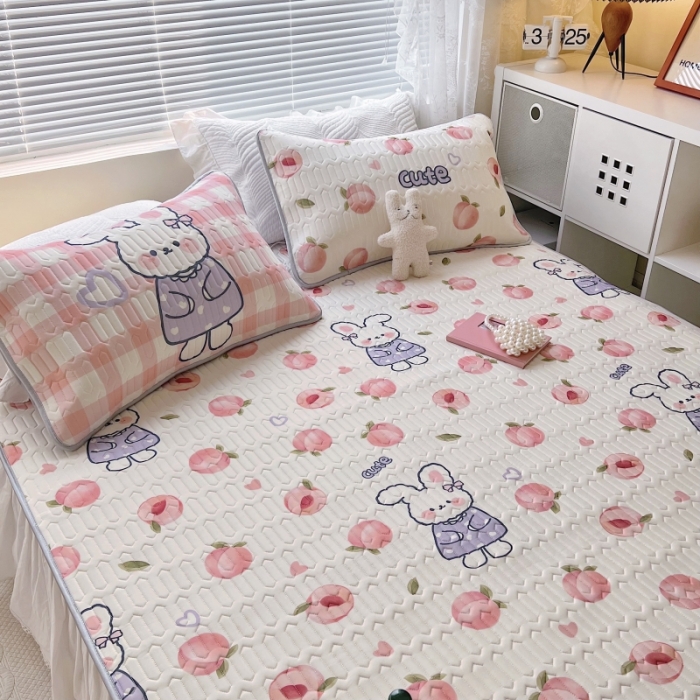 91家纺网 家纺一手货源 找家纺 顾里家纺 2022新款韩系ins印花凉感软席凉席-场景一 兔子蜜桃