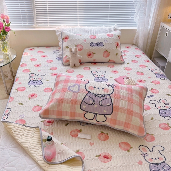 91家纺网 家纺一手货源 找家纺 顾里家纺 2022新款韩系ins印花凉感软席凉席-场景一 兔子蜜桃