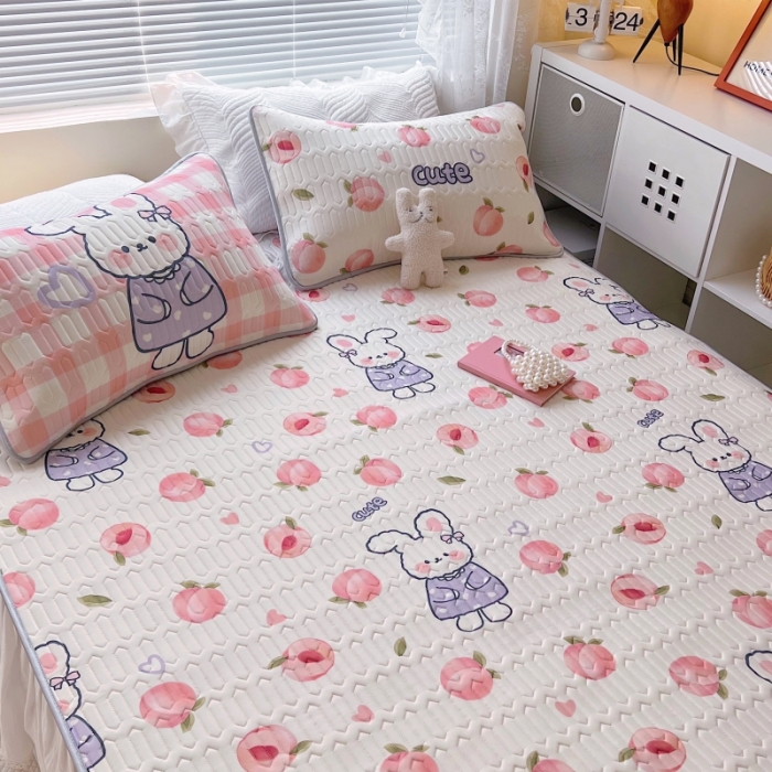 91家纺网 家纺一手货源 找家纺 顾里家纺 2022新款韩系ins印花凉感软席凉席-场景一 兔子蜜桃