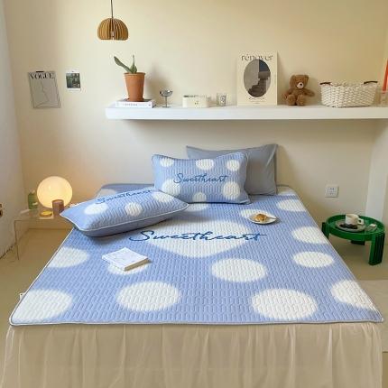 91家纺网 家纺一手货源 找家纺 顾里家纺 2022新款韩系凉感印花大版软席 蓝波点爱心