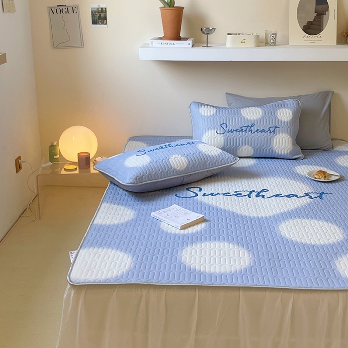 91家纺网 家纺一手货源 找家纺 顾里家纺 2022新款韩系凉感印花大版软席 蓝波点爱心