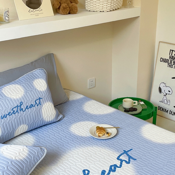 91家纺网 家纺一手货源 找家纺 顾里家纺 2022新款韩系凉感印花大版软席 蓝波点爱心