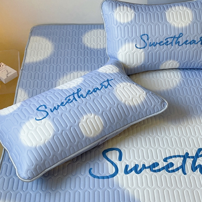 91家纺网 家纺一手货源 找家纺 顾里家纺 2022新款韩系凉感印花大版软席 蓝波点爱心