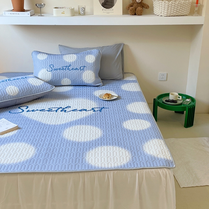 91家纺网 家纺一手货源 找家纺 顾里家纺 2022新款韩系凉感印花大版软席 蓝波点爱心