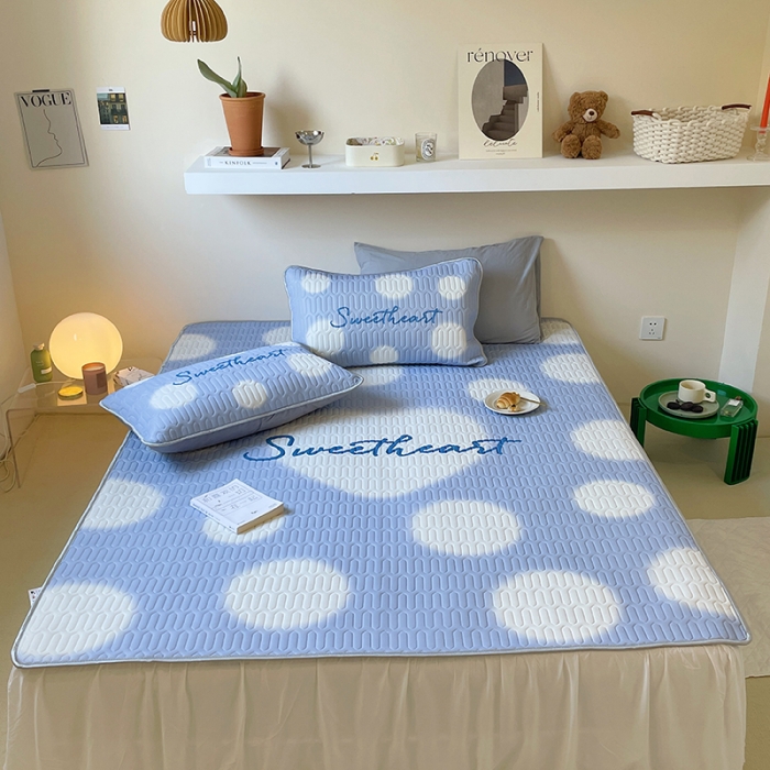 91家纺网 家纺一手货源 找家纺 顾里家纺 2022新款韩系凉感印花大版软席 蓝波点爱心