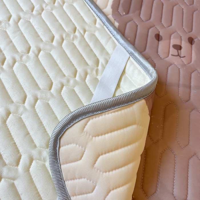 91家纺网 家纺一手货源 找家纺 顾里家纺 2022新款韩系凉感印花圆网软席 草莓小熊