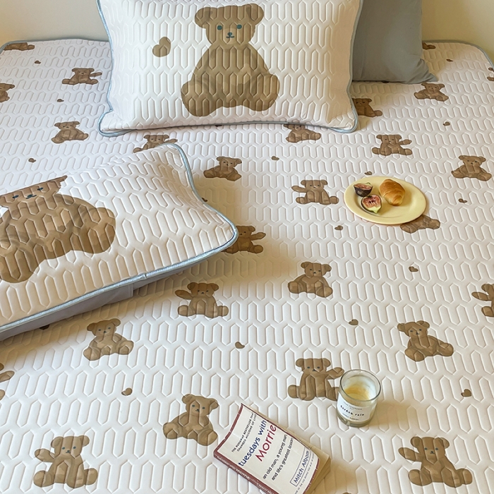 91家纺网 家纺一手货源 找家纺 顾里家纺 2022新款韩系凉感印花圆网软席 韩国熊仔