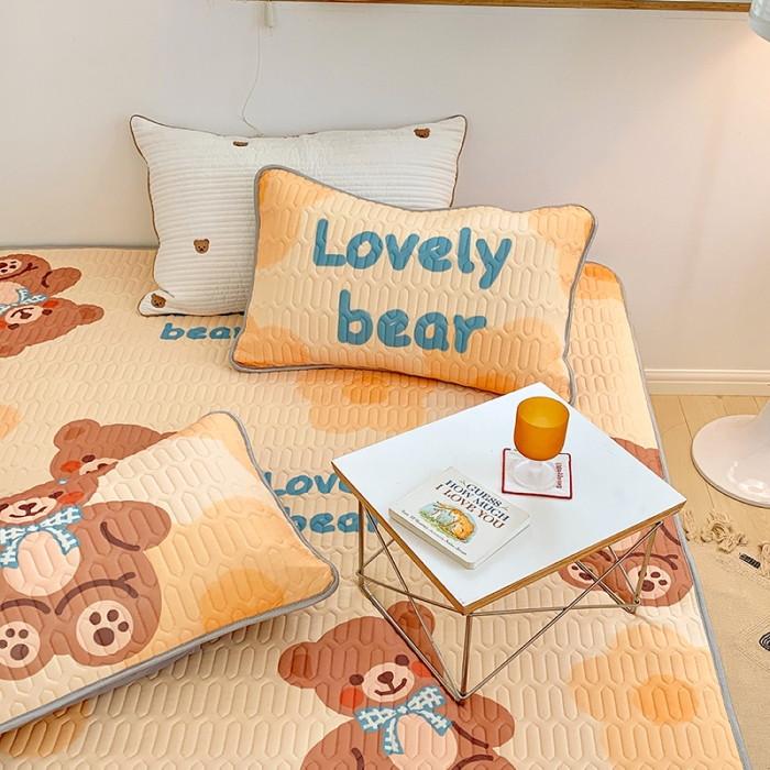 91家纺网 家纺一手货源 找家纺 顾里家纺 2022新款韩系凉感印花圆网软席 花朵小熊