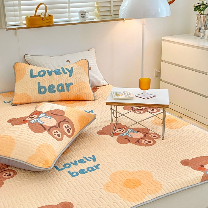 91家纺网 家纺一手货源 找家纺 顾里家纺 2022新款韩系凉感印花圆网软席 花朵小熊