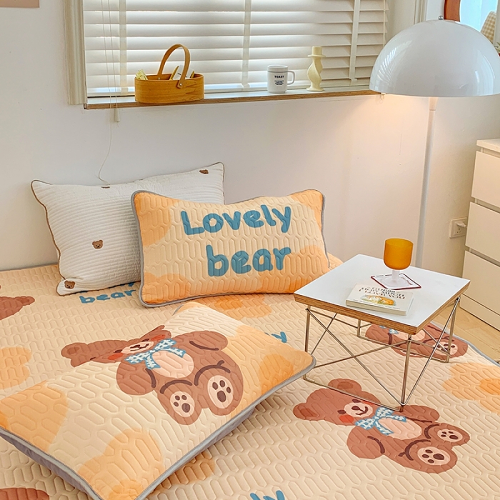 91家纺网 家纺一手货源 找家纺 顾里家纺 2022新款韩系凉感印花圆网软席 花朵小熊