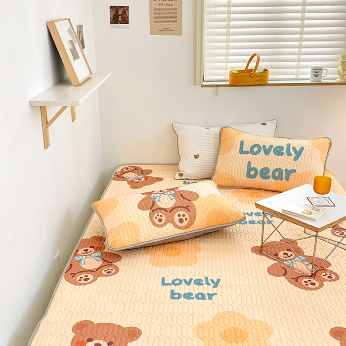 91家纺网 家纺一手货源 找家纺 顾里家纺 2022新款韩系凉感印花圆网软席 花朵小熊