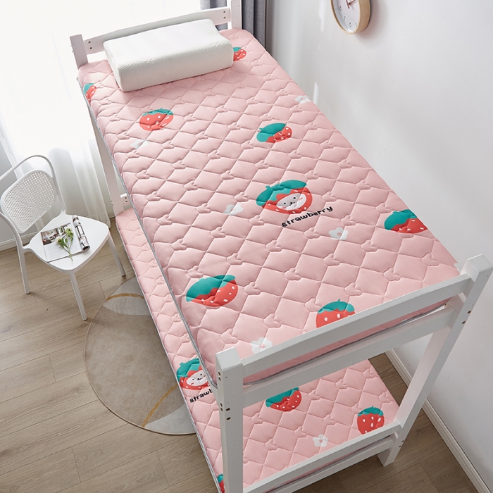 91家纺网 家纺一手货源 找家纺 寐珂 2025新款A类针织大豆学生床垫 草莓宝贝