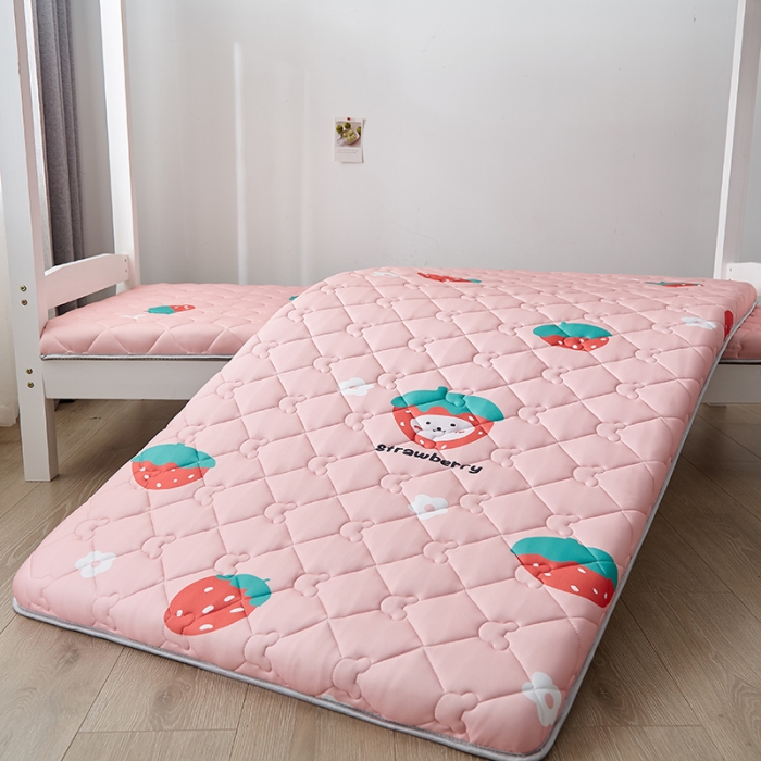 91家纺网 家纺一手货源 找家纺 寐珂 2025新款A类针织大豆学生床垫 草莓宝贝