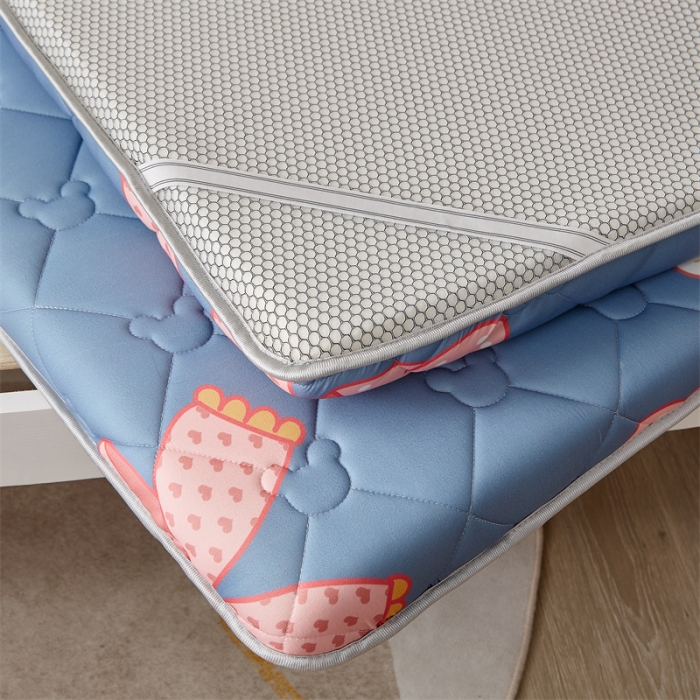 91家纺网 家纺一手货源 找家纺 寐珂 2025新款A类针织大豆学生床垫 花语蝶恋-蓝灰