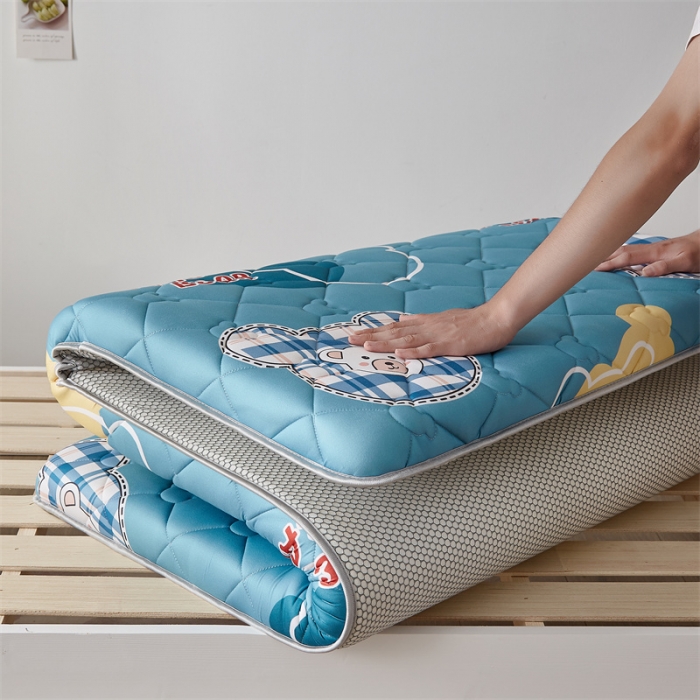 91家纺网 家纺一手货源 找家纺 寐珂 2025新款A类针织大豆学生床垫 可爱熊