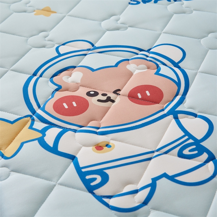 91家纺网 家纺一手货源 找家纺 寐珂 2025新款A类针织大豆学生床垫 太空熊