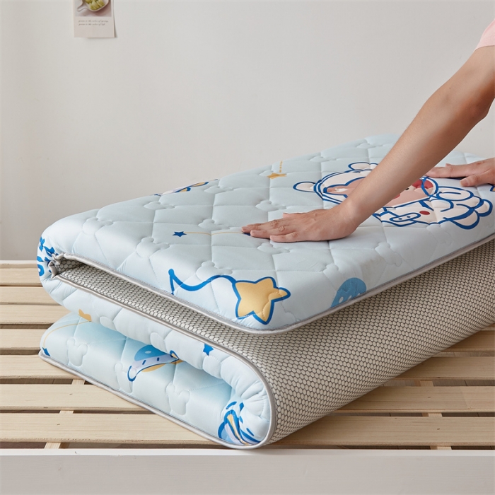 91家纺网 家纺一手货源 找家纺 寐珂 2025新款A类针织大豆学生床垫 太空熊