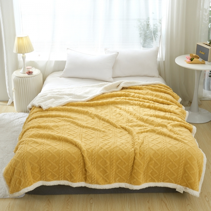 91家纺网 家纺一手货源 找家纺 馨米莱 2024新款AB版塔肤绒毛毯 姜黄色