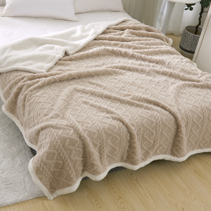 91家纺网 家纺一手货源 找家纺 馨米莱 2024新款AB版塔肤绒毛毯 卡其色