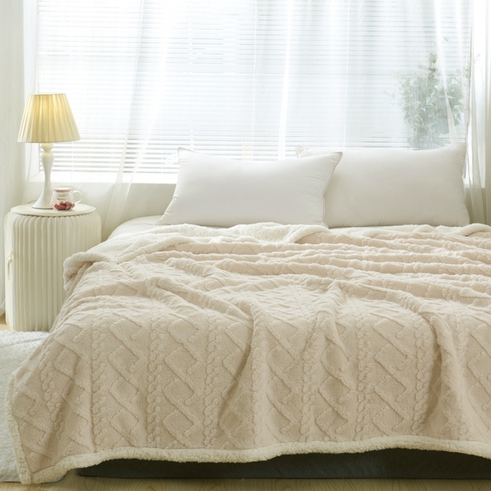 91家纺网 家纺一手货源 找家纺 馨米莱 2024新款AB版塔肤绒毛毯 米杏色