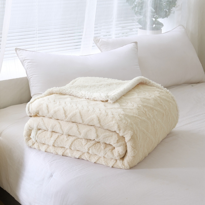 91家纺网 家纺一手货源 找家纺 馨米莱 2024新款AB版塔肤绒毛毯 米杏色