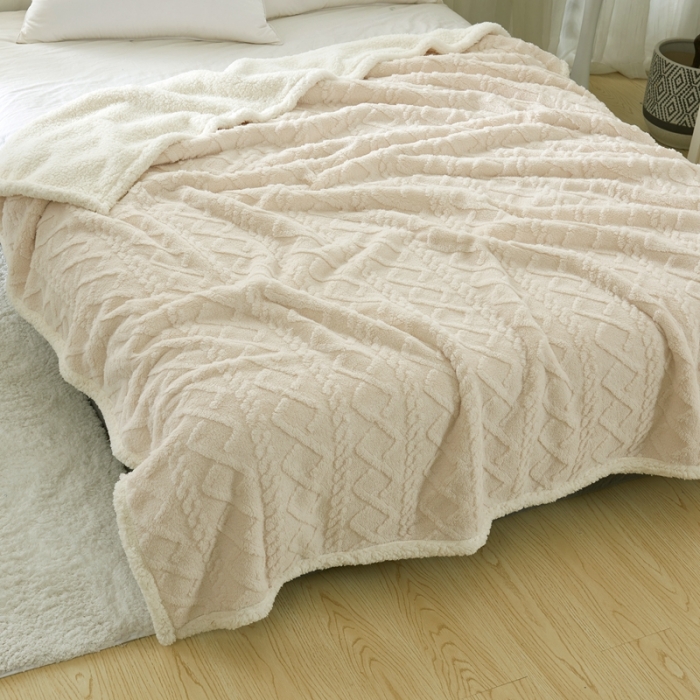 91家纺网 家纺一手货源 找家纺 馨米莱 2024新款AB版塔肤绒毛毯 米杏色