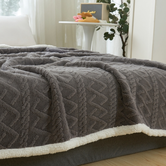 91家纺网 家纺一手货源 找家纺 馨米莱 2024新款AB版塔肤绒毛毯 深灰色