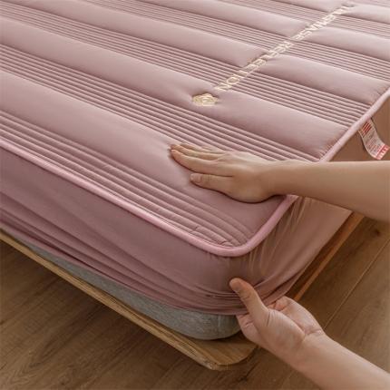 91家纺网 家纺一手货源 找家纺 （总）鑫钰 2023新款色织水洗纯棉全棉夹棉绣花床笠夹棉枕套