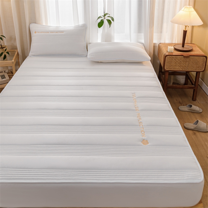 91家纺网 家纺一手货源 找家纺 鑫钰 2023色织水洗纯棉全棉夹棉绣花床笠夹棉枕套邂逅简洁白