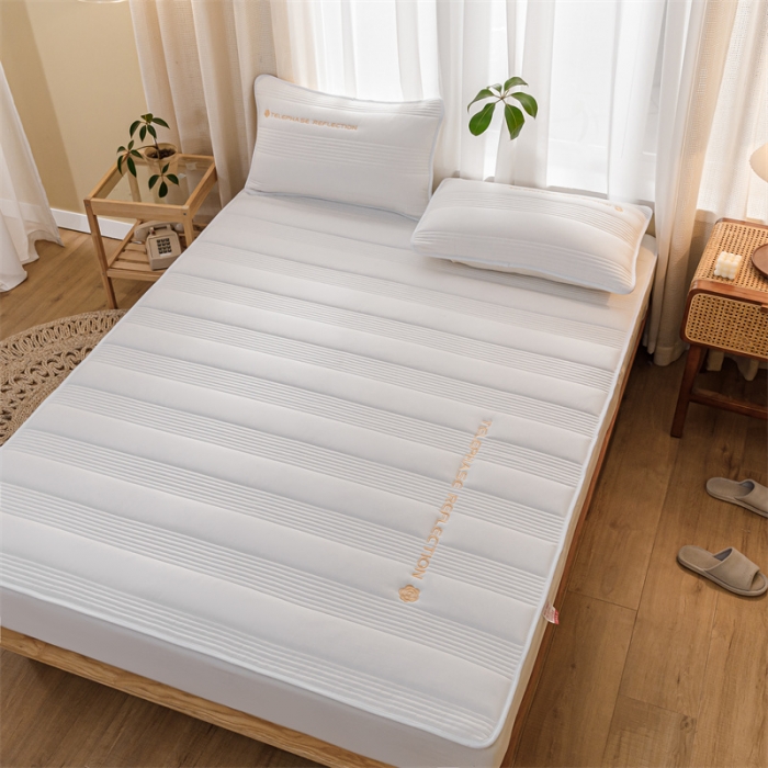 91家纺网 家纺一手货源 找家纺 鑫钰 2023色织水洗纯棉全棉夹棉绣花床笠夹棉枕套邂逅简洁白