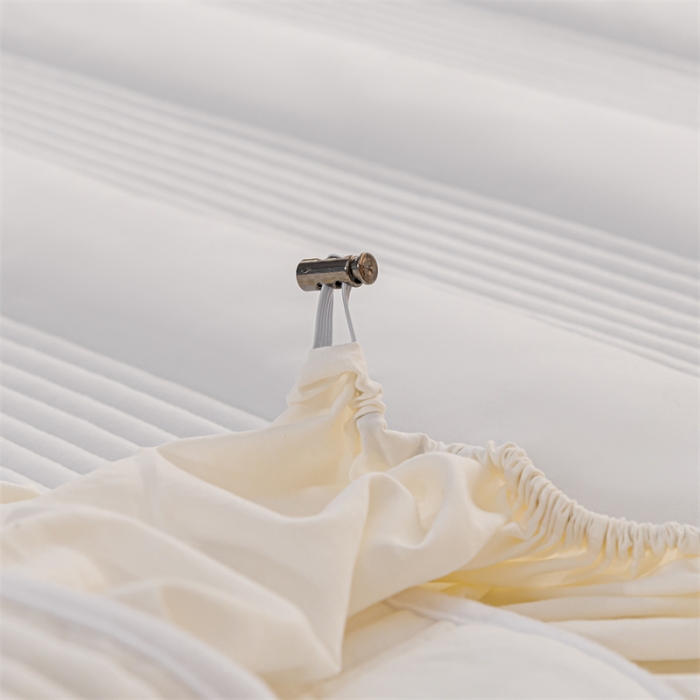 91家纺网 家纺一手货源 找家纺 鑫钰 2023色织水洗纯棉全棉夹棉绣花床笠夹棉枕套邂逅简洁白