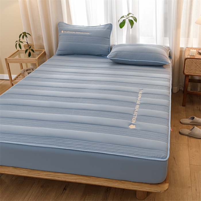 91家纺网 家纺一手货源 找家纺 鑫钰 2023色织水洗纯棉全棉夹棉绣花床笠夹棉枕套邂逅清雅蓝