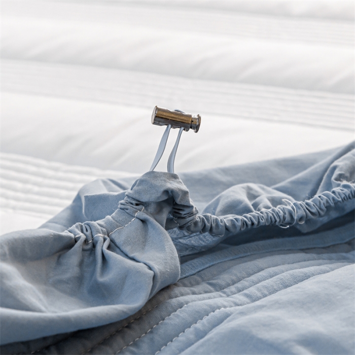 91家纺网 家纺一手货源 找家纺 鑫钰 2023色织水洗纯棉全棉夹棉绣花床笠夹棉枕套邂逅清雅蓝