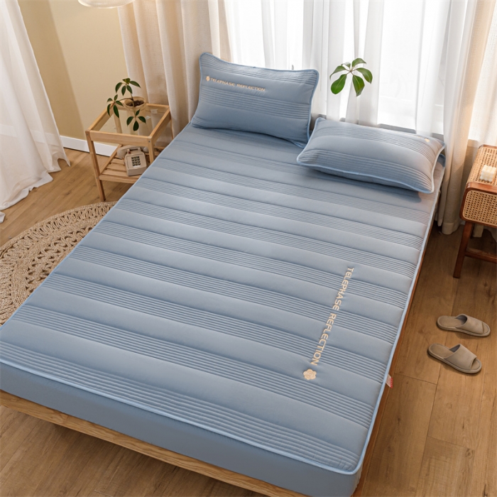 91家纺网 家纺一手货源 找家纺 鑫钰 2023色织水洗纯棉全棉夹棉绣花床笠夹棉枕套邂逅清雅蓝