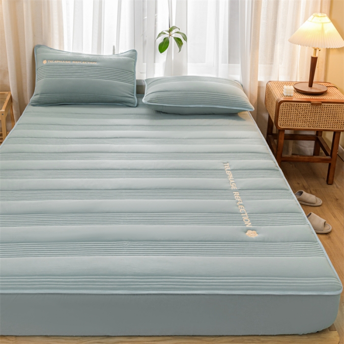 91家纺网 家纺一手货源 找家纺 鑫钰 2023色织水洗纯棉全棉夹棉绣花床笠夹棉枕套邂逅天空蓝