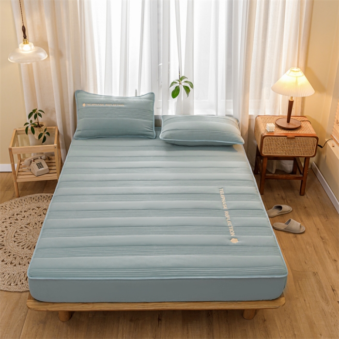 91家纺网 家纺一手货源 找家纺 鑫钰 2023色织水洗纯棉全棉夹棉绣花床笠夹棉枕套邂逅天空蓝