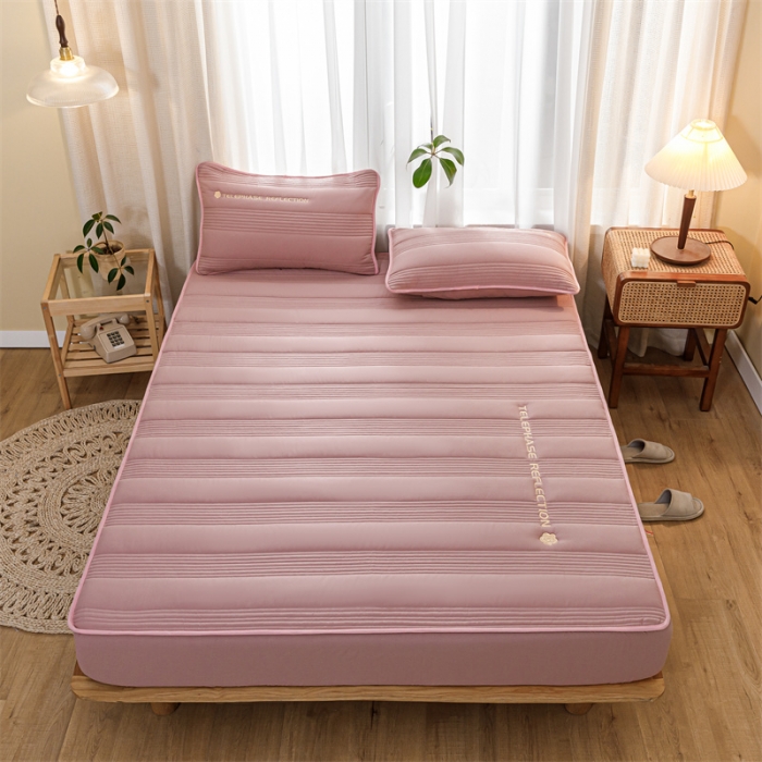 91家纺网 家纺一手货源 找家纺 鑫钰 2023色织水洗纯棉全棉夹棉绣花床笠夹棉枕套邂逅温馨粉