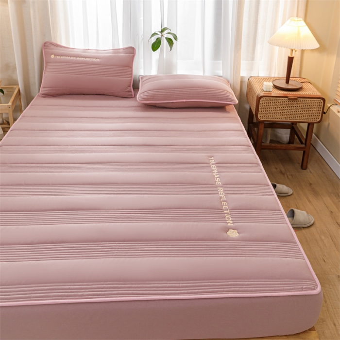 91家纺网 家纺一手货源 找家纺 鑫钰 2023色织水洗纯棉全棉夹棉绣花床笠夹棉枕套邂逅温馨粉